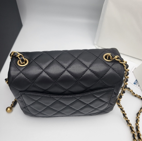 Excellent condition 2022 authentic Chanel 22B square mini Pearl Crush - Picture 11 of 17